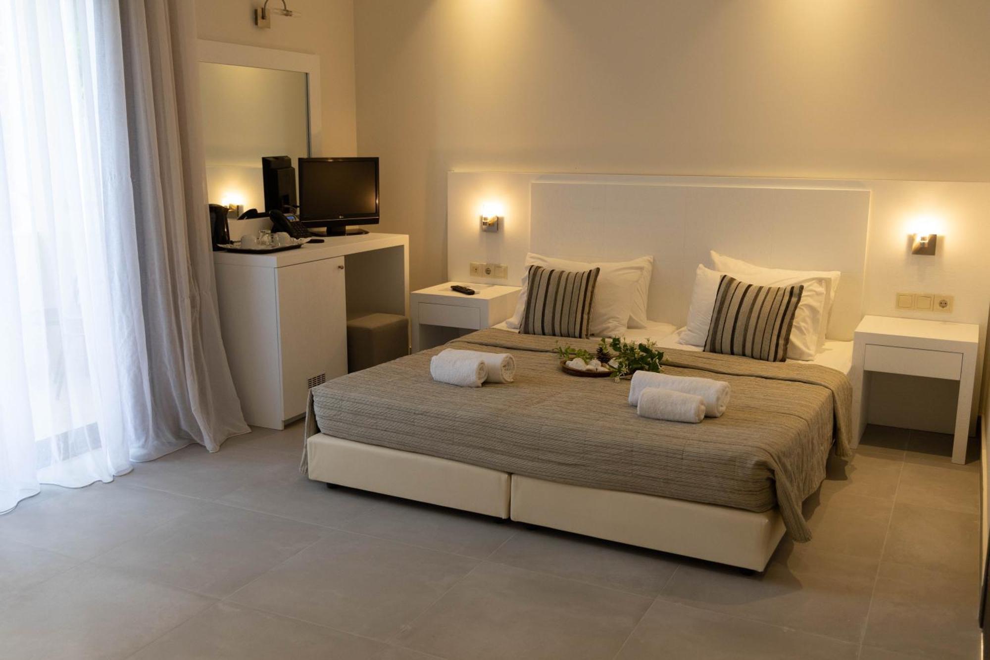 Eva Mare Hotel & Suites - Adults Only Agia Pelagia  Exterior foto